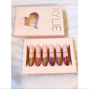 New Kylie Jenner Mini Velvet Liquid Lipstick Set